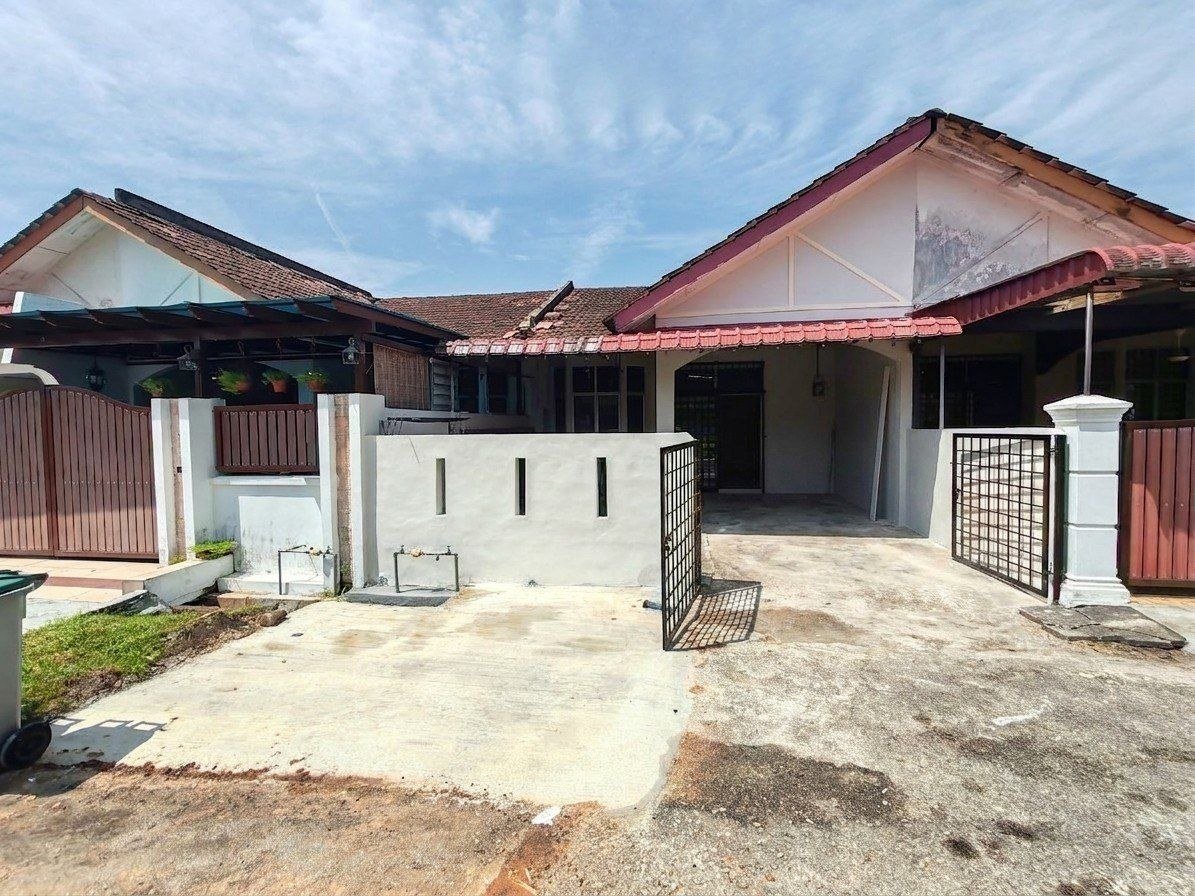 Taman Teratai Skudai (Near UTM Skudai) Single Storey Terrace Renovated