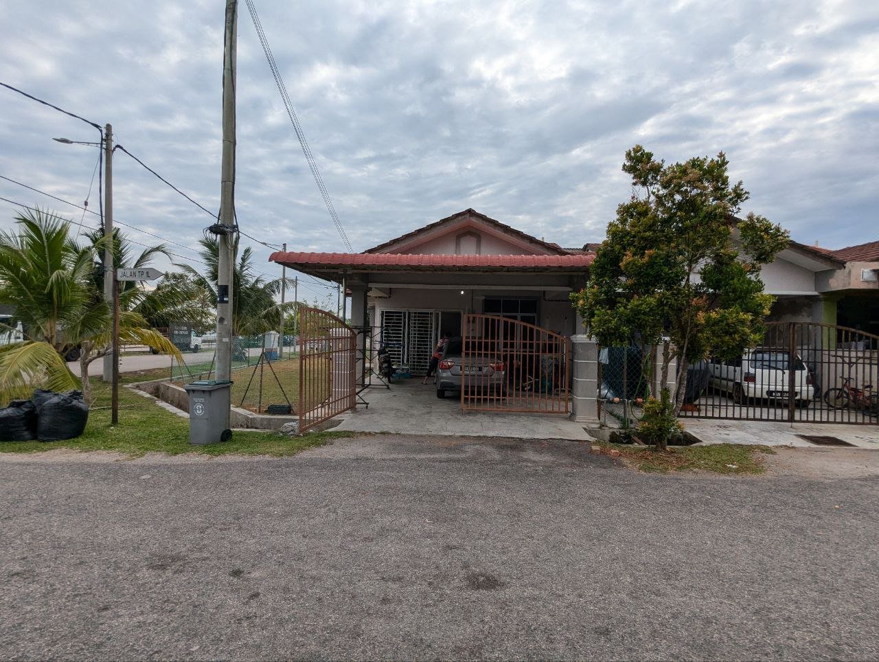 Corner Lot : Rumah Teres Setingkat.Tmn Tuah Perdana Bkt Katil,Melaka